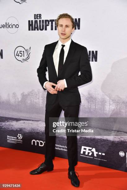 Max Hubacher attends the premiere of 'Der Hauptmann' at Kino International on March 8, 2018 in Berlin, Germany.