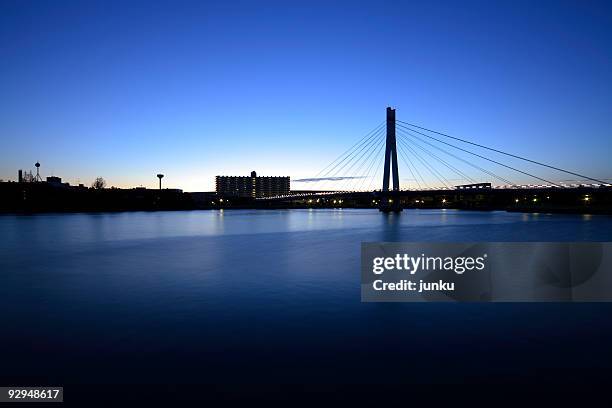 blue sunset - yokohama brücke stock-fotos und bilder