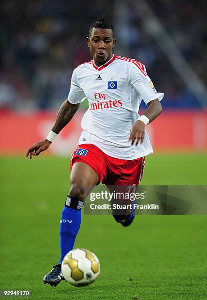 Elia Eljero of Hamburg in action during the Bundesliga match between Hannover 96 and Hamburger SV at AWD-Arena on November 8, 2009 in Hanover,...