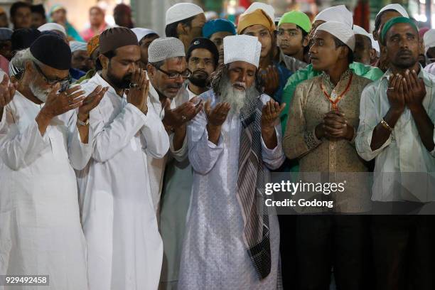 Ajmer Sharif dargah, Rajasthan. Praying faithful. India.