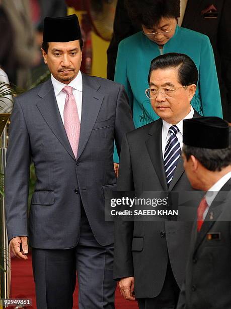 Chinese President Hu Jintao walks with Malaysian King Tunku Mizan Zainal Abidin after inspecting the guard of honour during a welcoming ceremony at...