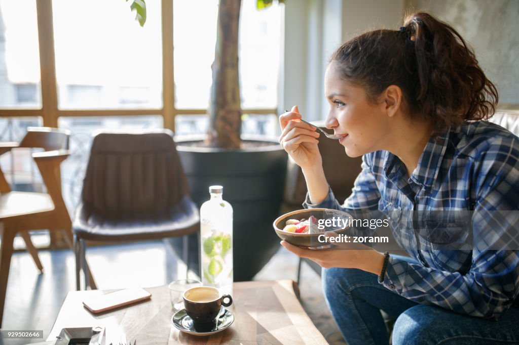 Cereals with yogurth for breakfast