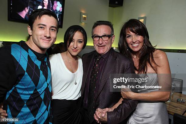 Zelda Williams, Robin Williams and Susan Schneider at the World Premiere Walt Disney Pictures "Old Dogs" on November 09, 2009 at the El Capitan...