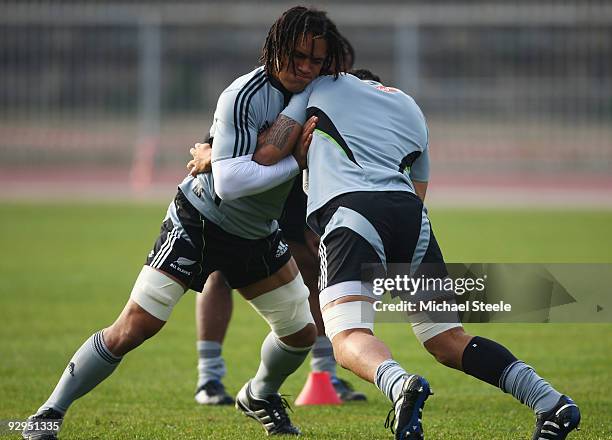 Rodney So'oialo in action during the New Zealand training session at Arena Civica on November 10, 2009 in Milan, Italy.