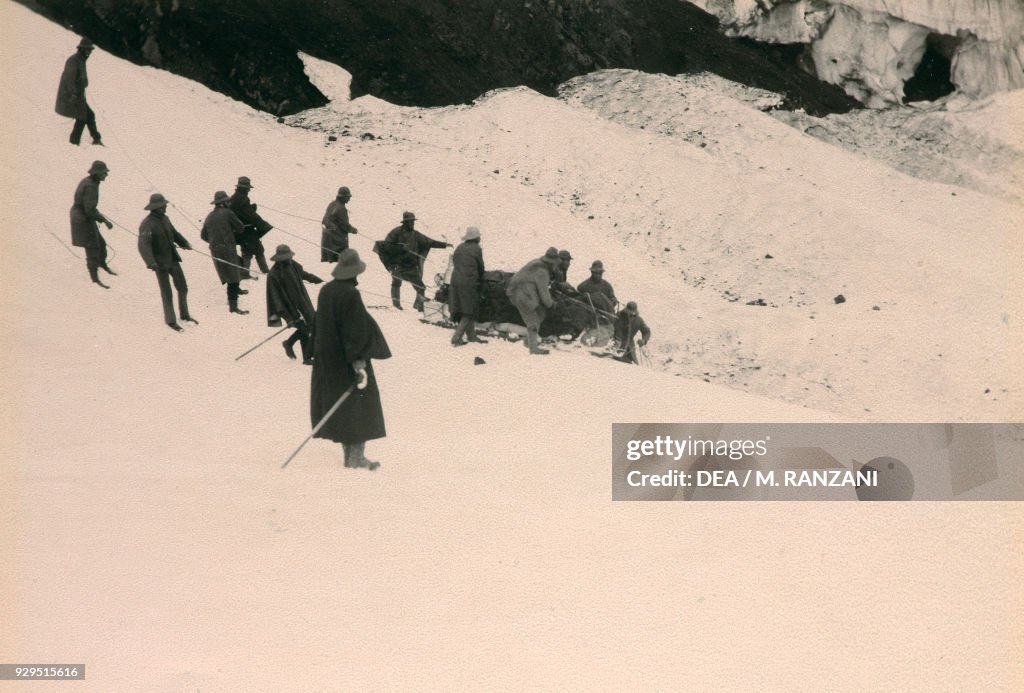Travelling by sleigh on Mount Saint Elias