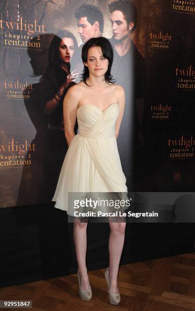 Actress Kristen Stewart attends the photocall for the film "The Twilight Saga: New Moon" at Hotel Crillon on November 10, 2009 in Paris, France.