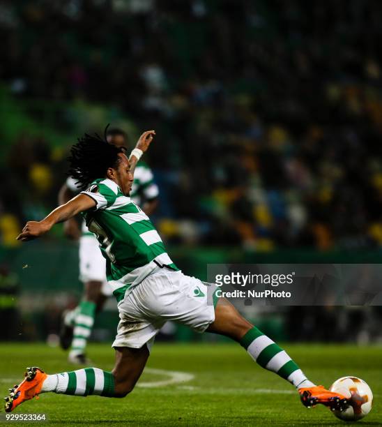 Sporting's forward Gelson Martins controls the ball during the UEFA Europa League round of 16 match between Sporting CP and Viktoria Plzen at Jose...