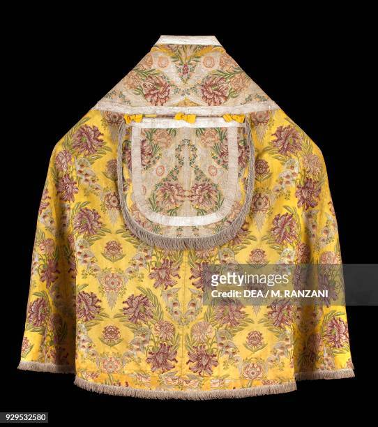 Yellow damask liturgical vestment, Lombardy. Italy, 18th century.