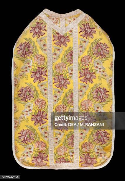 Yellow damask liturgical vestment, Lombardy. Italy, 18th century.