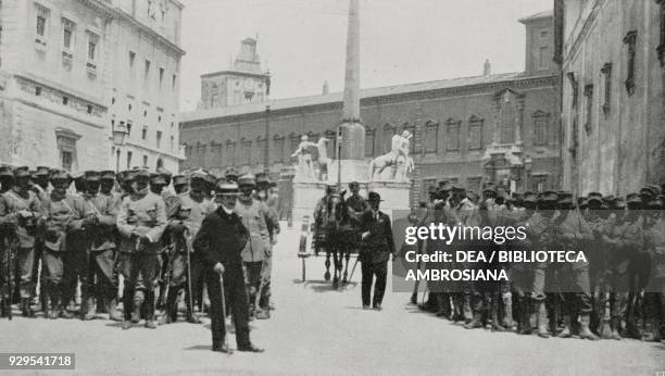 Soldiers guarding the Quirinal Palace, General strike in Rome, Italy, Red week, from L'Illustrazione Italiana, Year XLI, No 25, June 21, 1914.