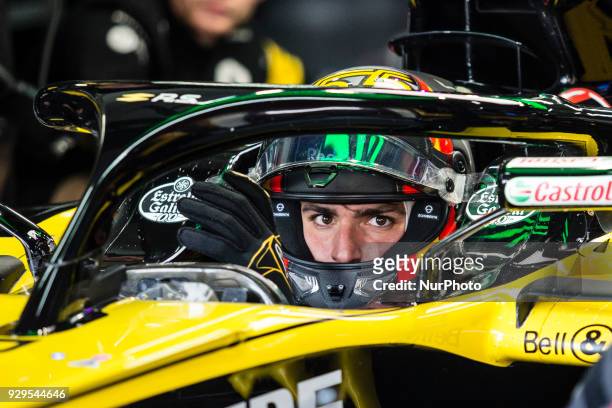 Carlos Sainz from Spain Renault Sport F1 Team RS18 during day three of F1 Winter Testing at Circuit de Catalunya on March 8, 2018 in Montmelo, Spain.