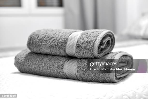 towel - towel ストックフォトと画像