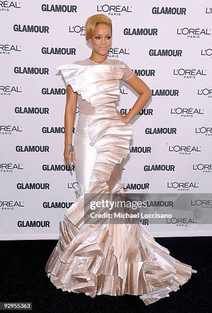 Singer Rihanna attends the Glamour Magazine 2009 Women of The Year Honors at Carnegie Hall on November 9, 2009 in New York City.