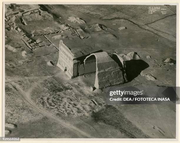 Aerial view of the Taq Kasra palace complex and monumental archway, Ctesiphon, Iraq, photograph by the Royal Air Force, 1931.