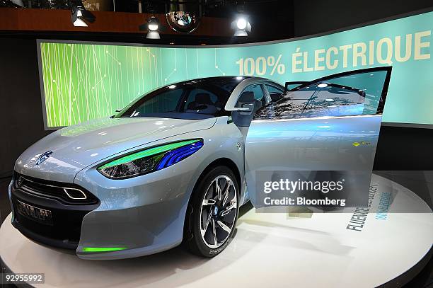 Renault SA Fluence Z.E. Concept electric automobile sits on display at a showroom in Paris, France, on Tuesday, Nov. 10, 2009. France aims to produce...