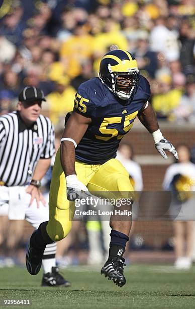 Brandon Graham of the University of Michigan runs during the game against the Purdue Boilermakers at Michigan Stadium on November 7, 2009 in Ann...