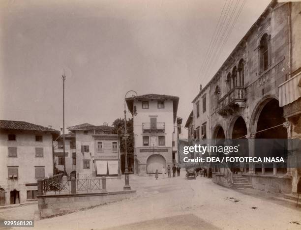 Piazza del Municipio, Gemona, Friuli-Venezia Giulia, Italy, photograph by Istituto Italiano d'Arti Grafiche, Bergamo, ca 1905-1910.