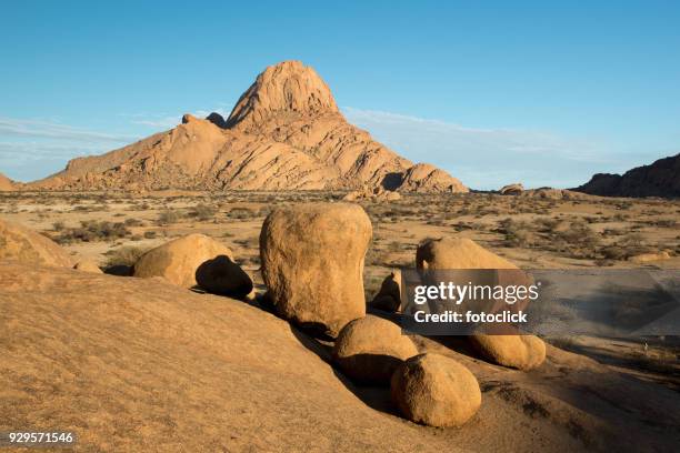 berg spitzkoppe - namibia - fotoclick stock-fotos und bilder