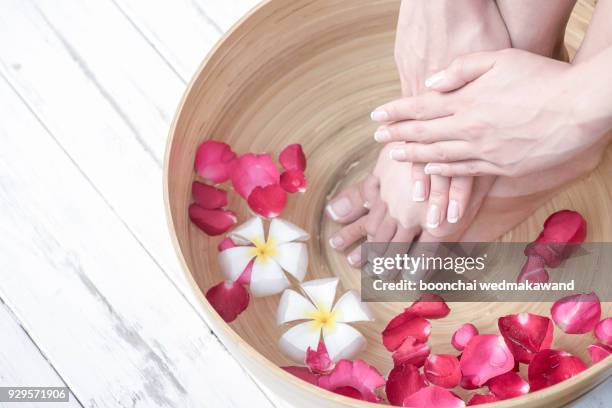 spa foot massage - woman foot massage stock pictures, royalty-free photos & images