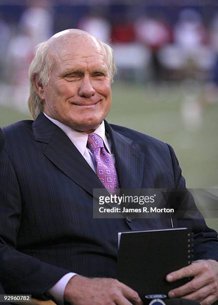 Announcer Terry Bradshaw on tthe sidelines before the Kansas City Chiefs played the N.Y. Giants during preseason action at Giants Stadium, E....