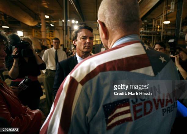 Former Senator and Democratic Presidential candidate John Edwards talks with Glen Rammelsberg, an avid supporter from Blairstown, Iowa during a...