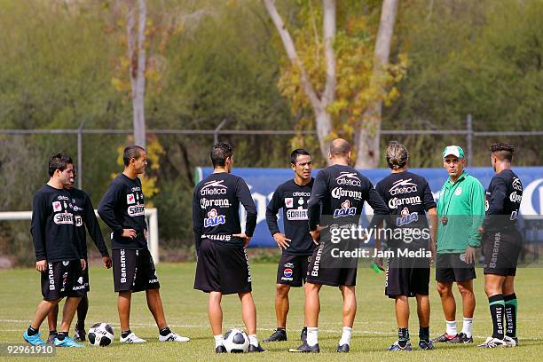 Santos Laguna's players and head coach Sergio Bueno during their training session for the inaugural game against Brazilian Santos on November 10,...