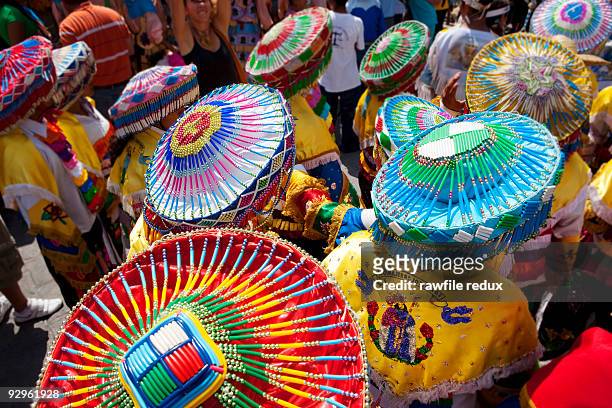 dancers with their colorful traditional headwear - lateinamerika stock-fotos und bilder