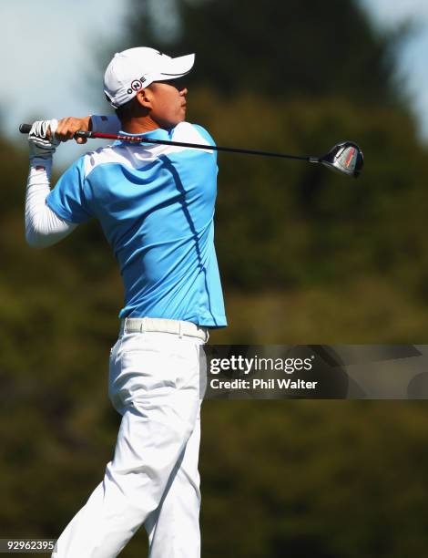 Anthony Kim of the USA tees off on the 4th hole during the first round of The Kiwi Challenge at Cape Kidnappers on November 11, 2009 in Napier, New...