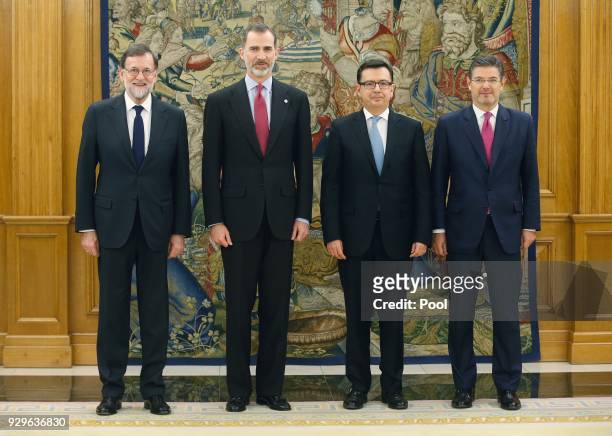 Newly appointed Spanish Economy Minister Roman Escolano poses next to King Felipe VI of Spain , Spain´s Prime Minister Mariano Rajoy and Spanish...