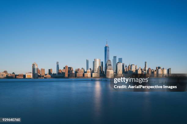 lower manhattan skyline, new york skyline at sunset - one world trade center night fotografías e imágenes de stock