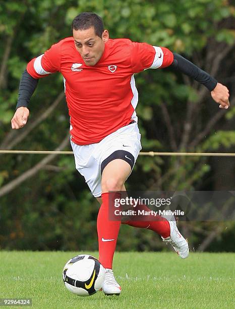 Leo Bertos of the All Whites warms up during a New Zealand All Whites training session at Endeavour Park on November 11, 2009 in Wellington, New...