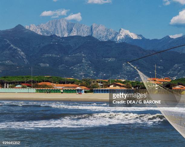 Forte dei Marmi beach, with the Apuan Alps in the background, Tuscany, Italy.
