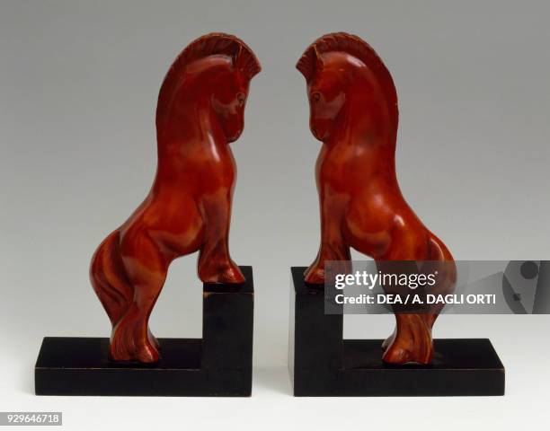 Bookends with rearing horses on a wooden base, by Mario Cacciapuoti , glazed ceramic. Italy, 20th century.