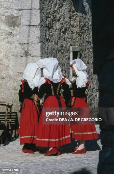 Women with headdress and traditional clothes, Carpinone, Molise, Italy.