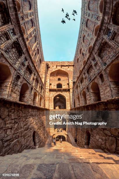 view from inside the well at ugrasen ki baoli, new delhi - stepwell india stock pictures, royalty-free photos & images
