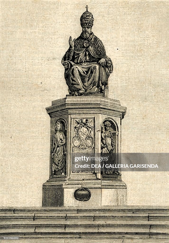 Monument to pope Sixtus V, Piazza della Madonna