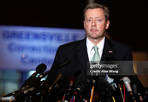 Communications Director of Virginia Department of Corrections Larry Traylor announces the death of "DC Sniper" John Allen Muhammad to the media...