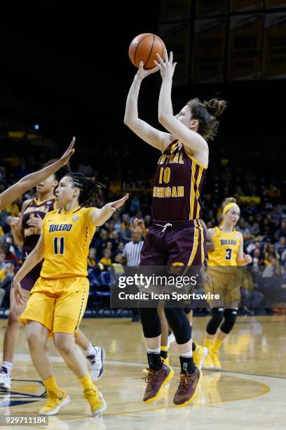 Central Michigan Chippewas guard Cassie Breen shoots a jump shot during a regular season Mid-American Conference game between the Central Michigan...