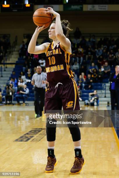 Central Michigan Chippewas guard Cassie Breen shoots a jump shot during a regular season Mid-American Conference game between the Central Michigan...