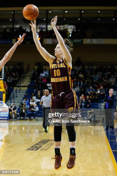 Central Michigan Chippewas guard Cassie Breen shoots a jump shot during a regular season Mid-American Conference game between the Central Michigan...