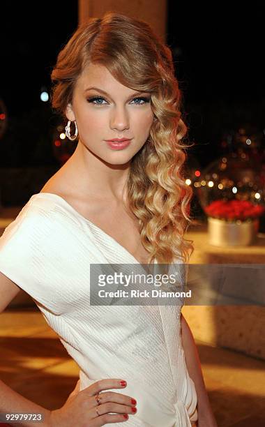 Taylor Swift attends the 57th Annual BMI Country Awards at BMI on November 10, 2009 in Nashville, Tennessee.