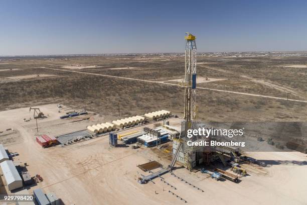 Neighbors Rigs 51 Nabors Industries Ltd Photos & High Res Pictures - Getty Images
