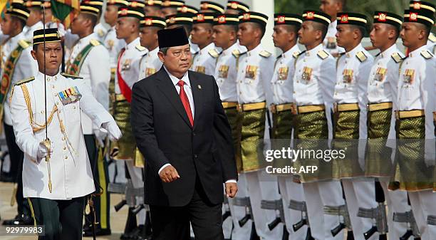 Indonesian President Susilo Bambang Yudhoyono inspects an honour guard during the official welcoming ceremony at the parliament square in Kuala...