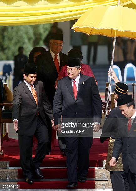 Indonesian President Susilo Bambang Yudhoyono and Malaysian King Sultan Mizan Zainal Abdin are followed by Malaysian Prime Minister Najib Razak as...