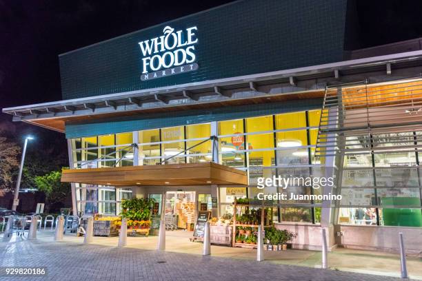 whole foods market - entrance sign stock-fotos und bilder