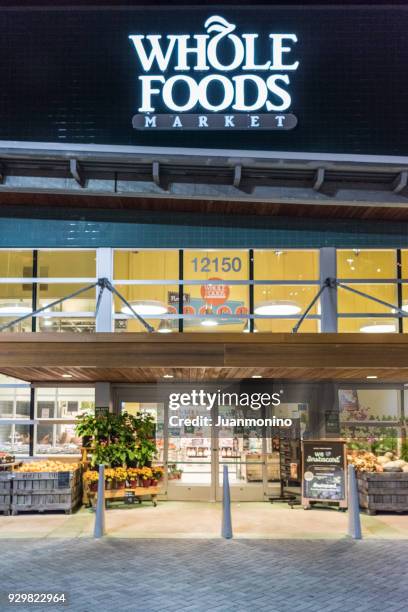 whole foods market - whole foods market stockfoto's en -beelden