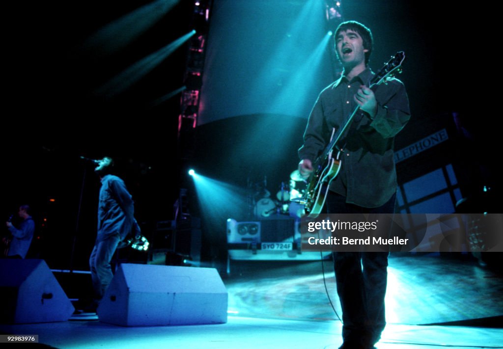 Oasis Perform In Munich