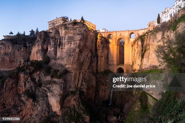 the iconic puente nuevo, el tajo gorge, ronda, malaga, spain - gola di el tajo foto e immagini stock