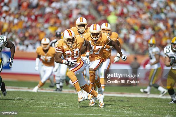 Tampa Bay Buccaneers Ronde Barber in action, rushing vs Green Bay Packers. Tampa, FL 11/8/2009 CREDIT: Bill Frakes