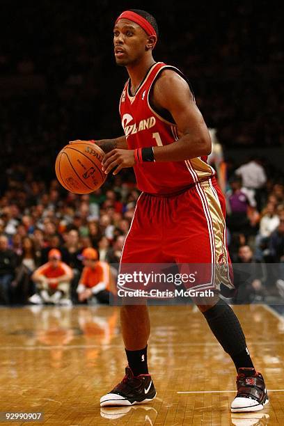 Daniel Gibson of the Cleveland Cavaliers looks to pass against the New York Knicks at Madison Square Garden November 6, 2009 in New York City. NOTE...